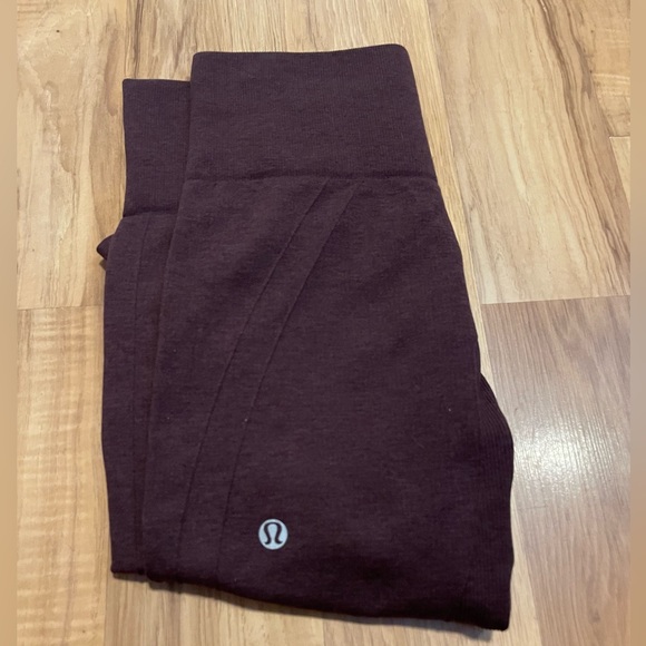 Lululemon In The Flow Cropped Leggings (Size 4) - Picture 3 of 3